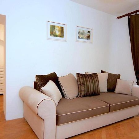 Valentina'S Apartment In City Center Braşov Dış mekan fotoğraf