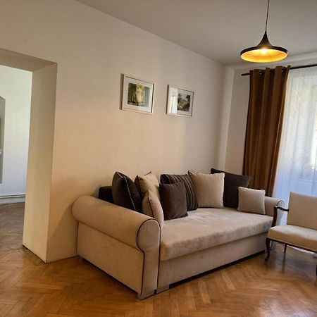 Valentina'S Apartment In City Center Braşov Dış mekan fotoğraf